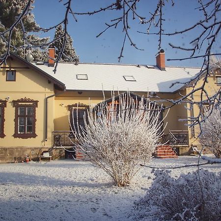 Apartments Simakova Vila ตูร์นอฟ ภายนอก รูปภาพ